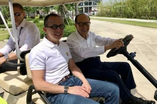 李泽楷、梁洛施带儿子拍全家福，是不是复合了？