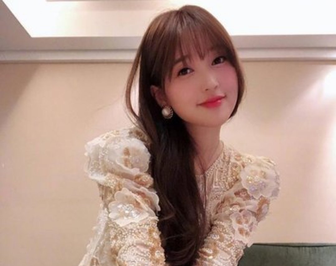 金莎冒充追求者给孟佳送玫瑰花娃娃，她为什么要这么做？