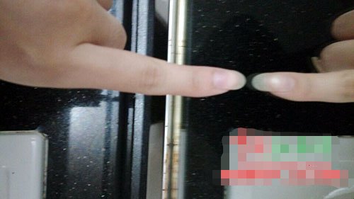 怎样测试偷窥镜 怎么判断一面镜子是正常的镜子还是双面的偷窥镜