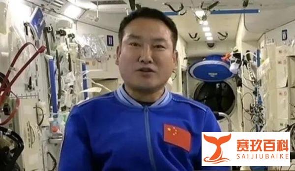 仅仅入驻空间站一个月，宇航员就开始“异变”，王亚平照片传回