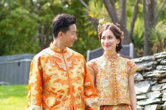 金希澈是韩庚卢靖姗婚礼的伴郎吗？