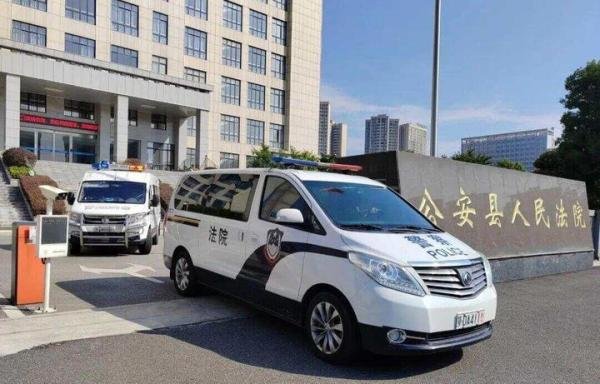 医生将350万灰色收入存保姆账户，保姆将卡挂失后花掉了(f附内幕)