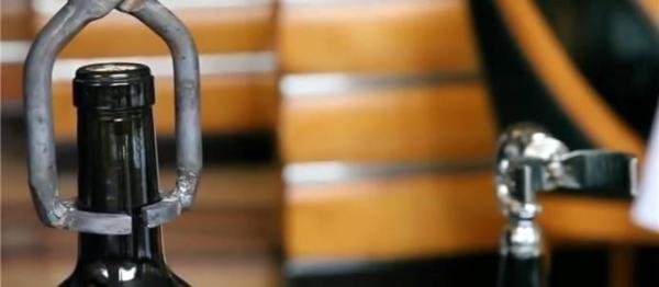 海马刀、香槟刀、波特钳，这些铁家伙才是打开一瓶酒的正确方式