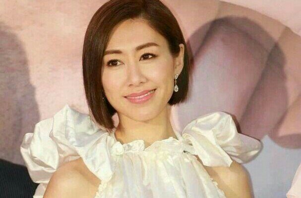 视后胡定欣自曝没工作，大龄女演员到底如何实现转型发展？