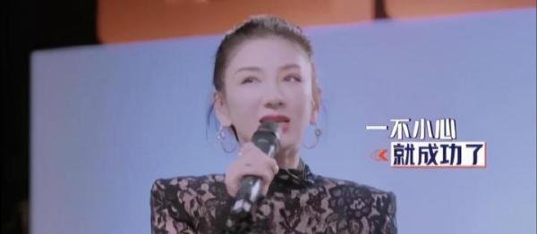 43岁女星自曝卖蛋糕年入过亿，半个娱乐圈追捧，没人宣传黄奕？