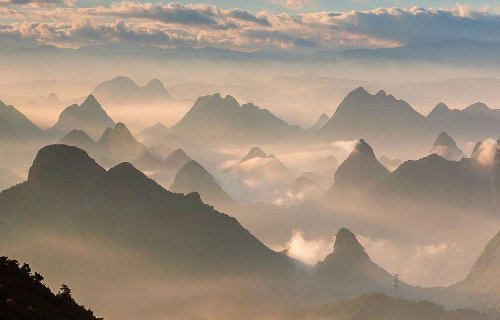 什么的山峰填合适的词语