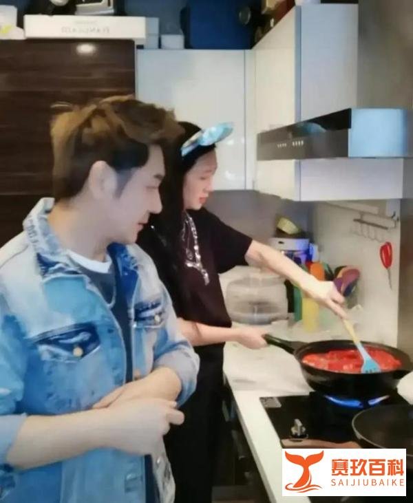 保姆只能吃剩菜？被网民指责浪费食物，蒋莉萨反击对方吃不起！
