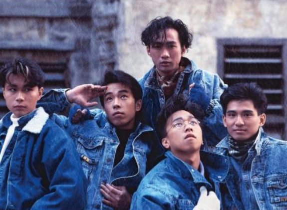 当年拉黄家驹掉下3米舞台的内村光良，现如今怎么样？