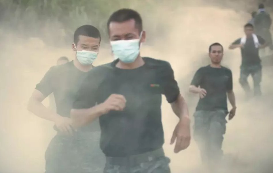 摄影师：重庆人都向着山火跑！你从重庆人身上看到了哪些精神？