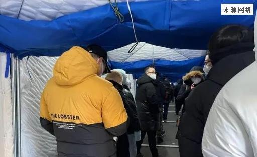 患者激增 医护人员大面积感染