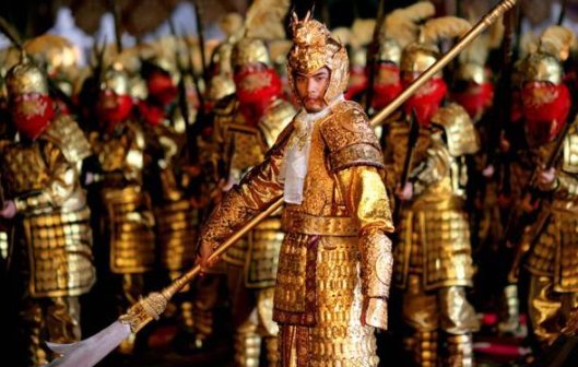 《满城尽带黄金甲》讲的是什么故事？