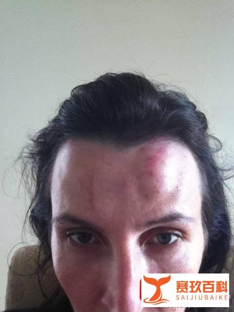 李阳被爆家暴女儿后续：“疯狂英语”工作人员称其仍在正常开课