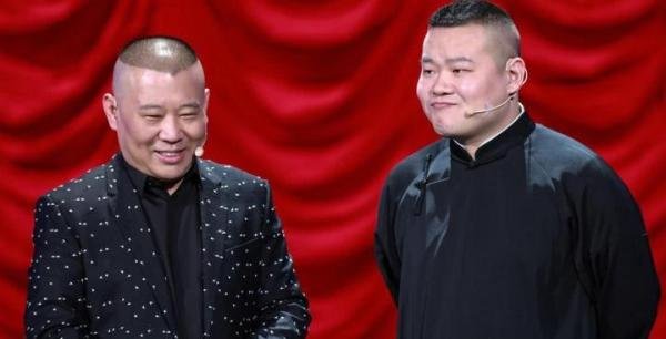 岳云鹏晒女儿送的父亲节礼物，发文：老泪纵横的老父亲