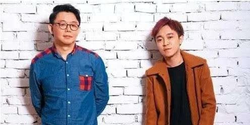吴青峰出席与前老板纠纷案，哽咽回应不能理解，惹妈妈担心很难过