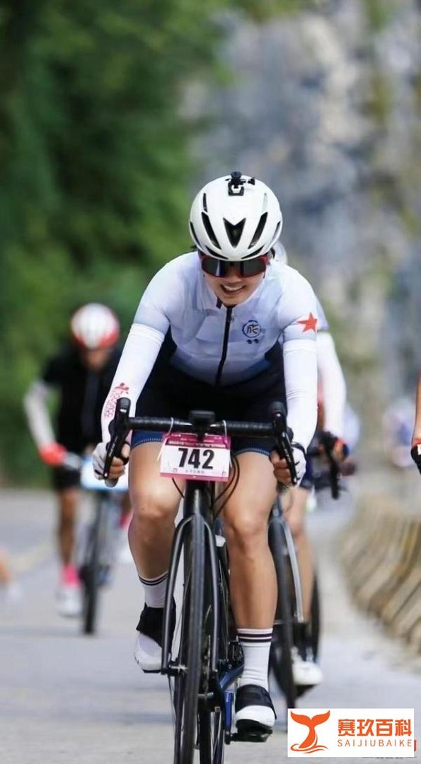 张家界天门山自行车赛坠亡女骑手遗体还乡 家属获45万元补偿