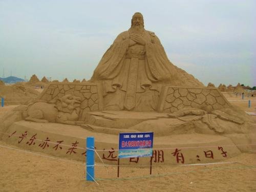 河北孔子像前被摆上健胃消食片，你还见过网友的什么沙雕操作