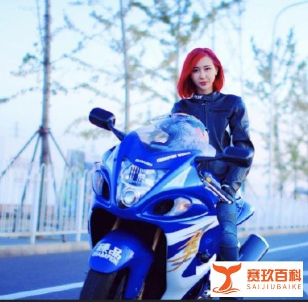 拳打脚踢美团外卖小哥的女汽车博主，发视频道歉：我让你们失望了