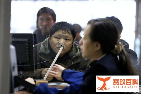 防止猥亵妇女！网传女乘客购票默认上铺？12306回应来了