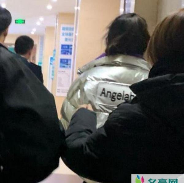 baby现身医院就医 确认并无大碍后又去继续录节目