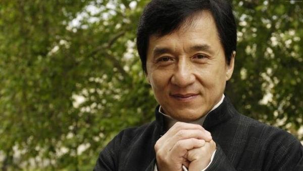 吴绮莉凌晨发文怒斥成龙，称其毁自己人生、伤害无辜女儿-成龙私生女