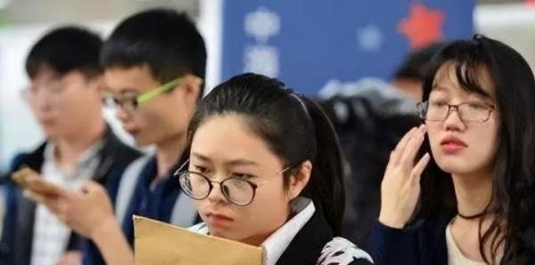 杭州男子月薪9000不会用word被辞退 网友：请了个爷