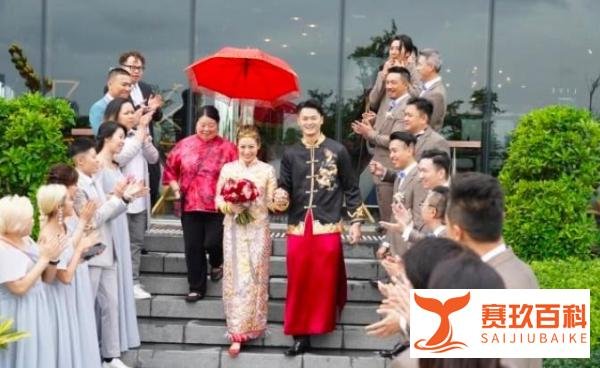 曹云金前女友江若琳嫁富豪，大金镯子做嫁妆，一屋子伴郎伴娘