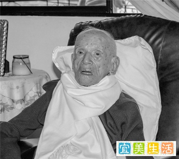 全球第二长寿男子去世：活了113岁282天 80个孙辈