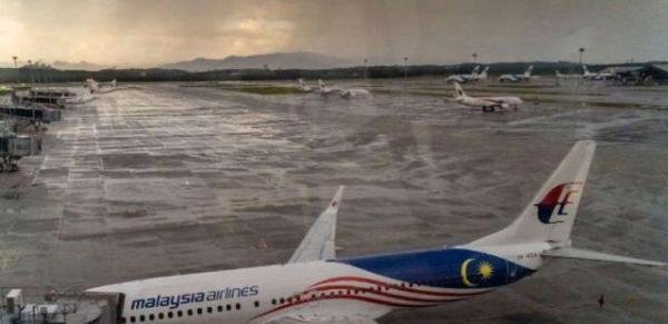 马航一架波音737出险情急速俯冲 乘客被吓哭