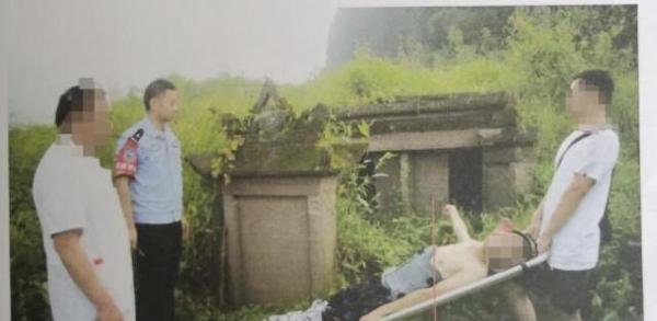 90后男子自学盗墓被砸伤后落网：获刑1年半，躺在担架上指认现场