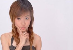 24岁超女王贝整容丧命，母亲不彻查死因，钱到手就