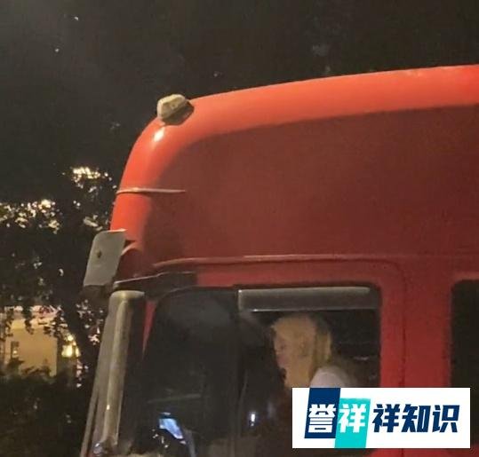 万圣节，上海大货车司机，被误认为coser，配合路人上演“碰瓷”戏码！