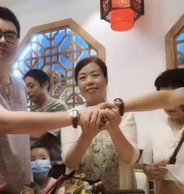 “错换人生28年”，郭威改名姚威，许敏婉拒网友捐款，网友评论亮了！