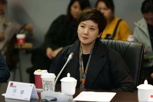 邓婕的第一任丈夫是谁？