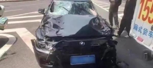 大连一轿车直冲斑马线多人被撞飞，致4死3伤，肇事者被警方抓获