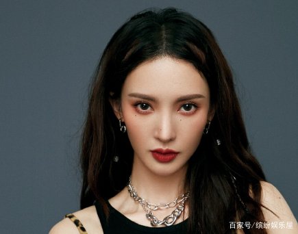 金晨称自己一天洗两次头，女明星们到底有多自律？
