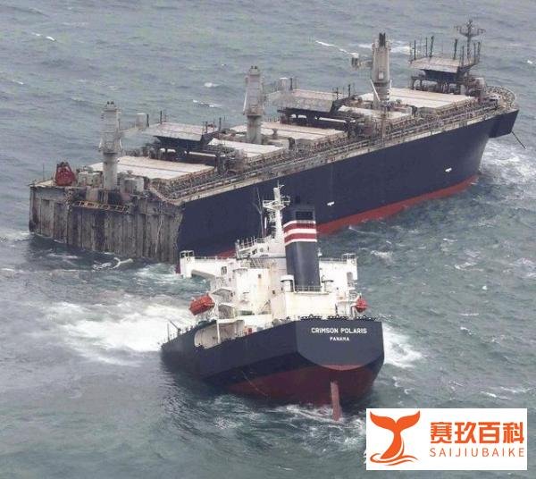 200米长货船海上断成两半，有中国籍船员