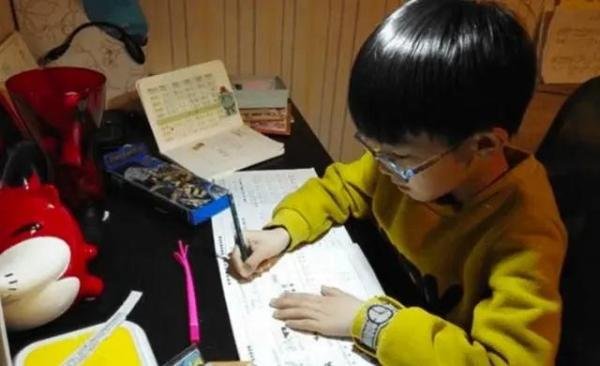 40天寒假留18本寒假作业！家长吐槽：抄答案都要半个月，有意义吗