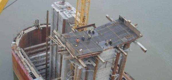 跨海大桥的桥墩是如何在水里建造的