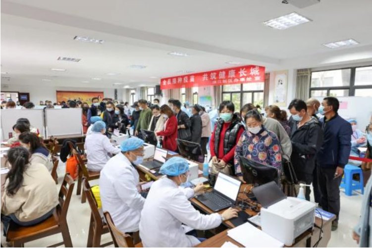 新冠疫苗不得强制要求全员接种,如果是你会去接种吗?