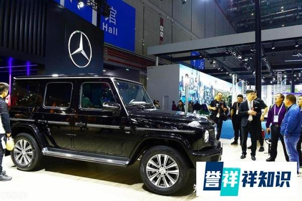 女子骑电动车连撞奔驰大G三次，这场“意外”背后藏着啥？