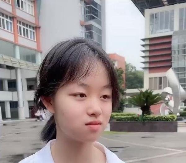 女孩考692分想当程序员 这是咋情况？