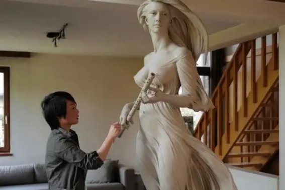 翊翊如生的读法？