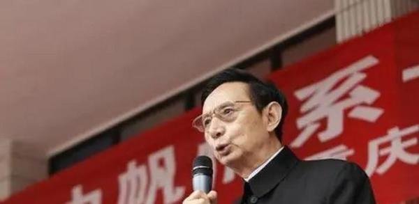 重庆前首富82岁带病创业,败家子买下国内首辆布加迪威龙