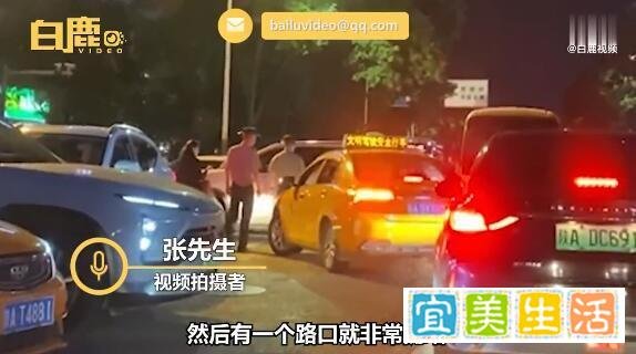 军人遇堵车1分钟疏通 这是咋情况？