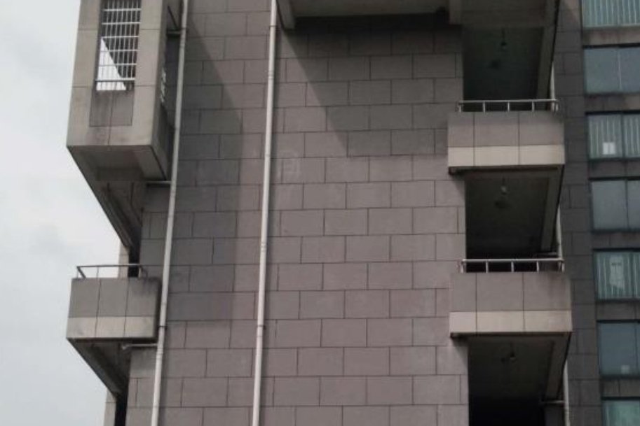 少女开学首日校内坠亡，警方排除他杀，父母为何不相信？