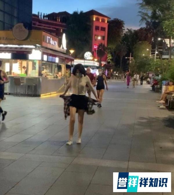 许晴夜走锻炼被偶遇，身材前凸后翘，她一直就是美出了新高度