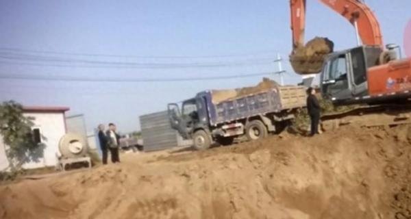 河北千亩农田成大坑！村民痛心举报无果，背后产业链曝光