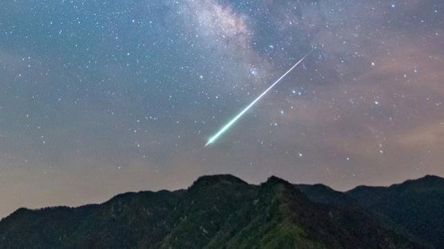 一颗陨石在古巴东部坠落，随后发生爆炸，是否对周围建筑造成了影响？