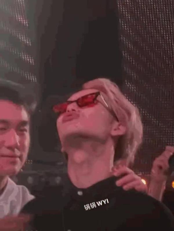 王嘉尔，再惹争议！