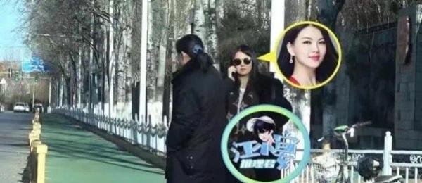 李湘离婚风波后首次露面，与神秘男子开豪车出行，路上发生剐蹭